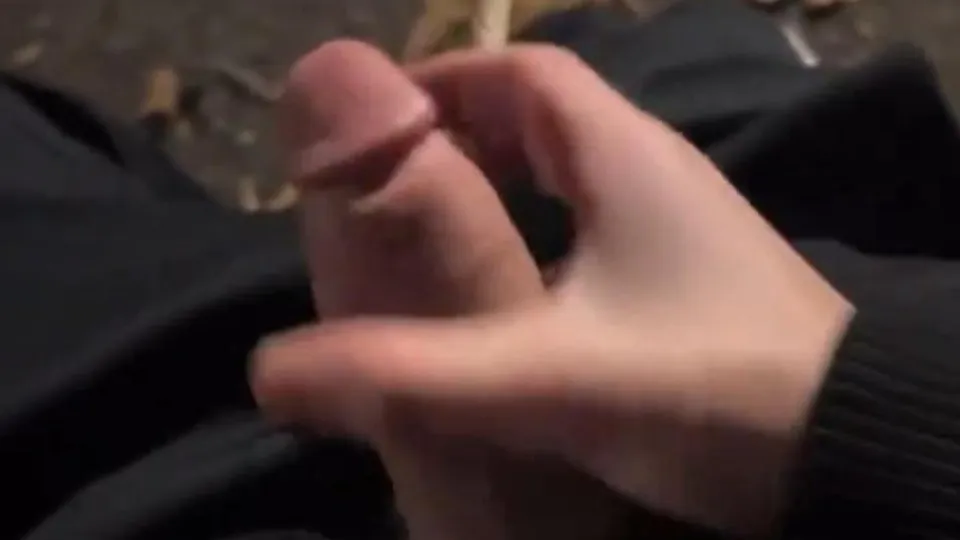 Smoking and jerk off in the park - ThisVid.com