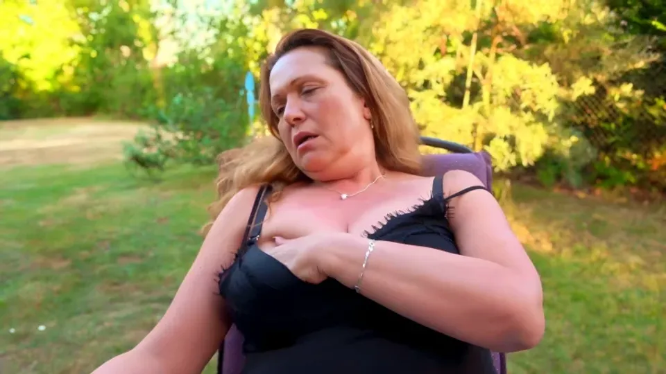 Mature Brunette Smokes and Masturbates