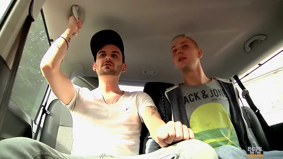 Adam, Aiden y Deacon: Recogida en la calle