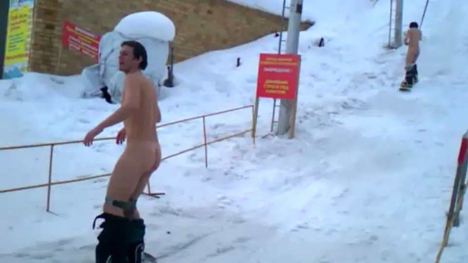 Snowboarding with Pants Down - ThisVid.com