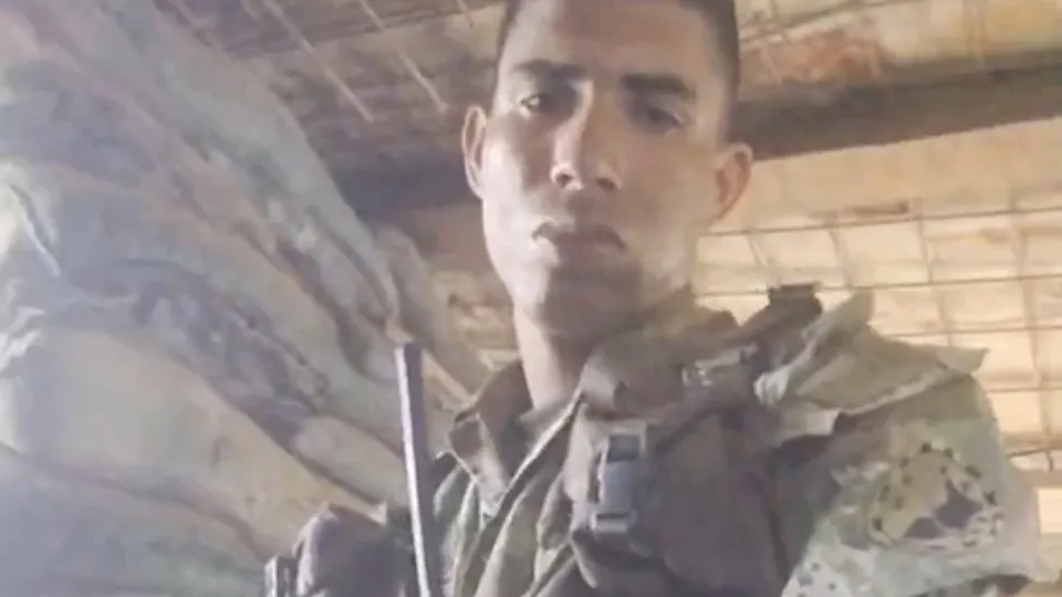 Soldier at his post jerking it & cumming - ThisVid.com