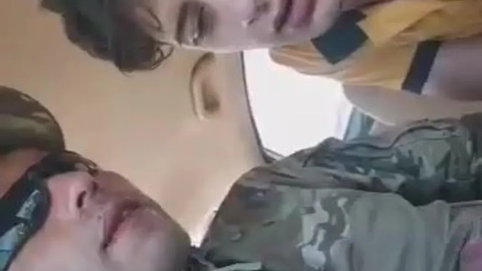 Soldier gets a blowjob in a car - ThisVid.com