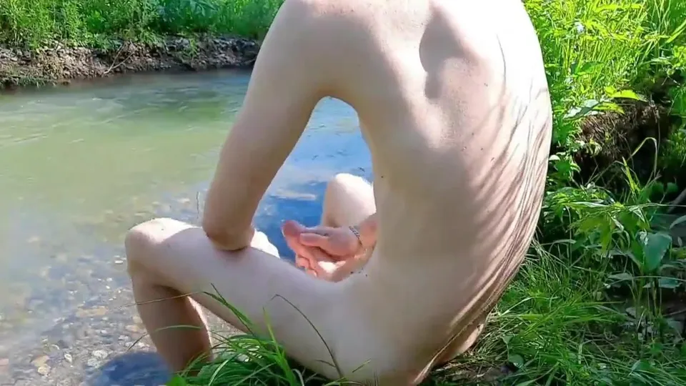 Soldier jerk-off in the river - ThisVid.com
