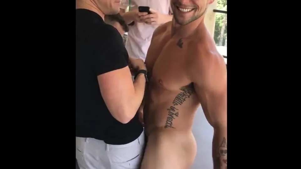 SOOO HOT! Stimulating the cameraman - ThisVid.com