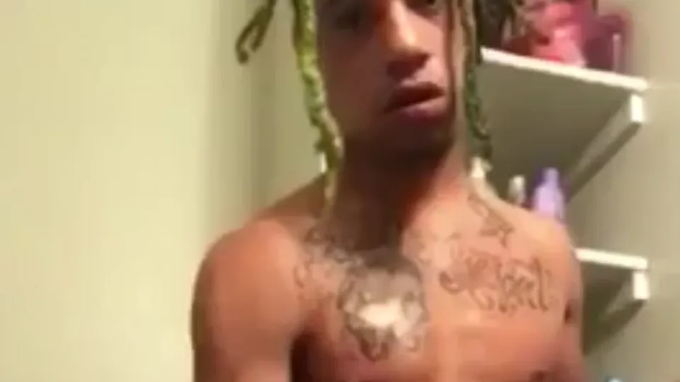 Soundcloud rapper oils up his BBC - ThisVid.com