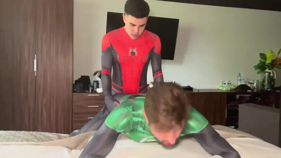 Spiderman and green lantern fuck - ThisVid.com