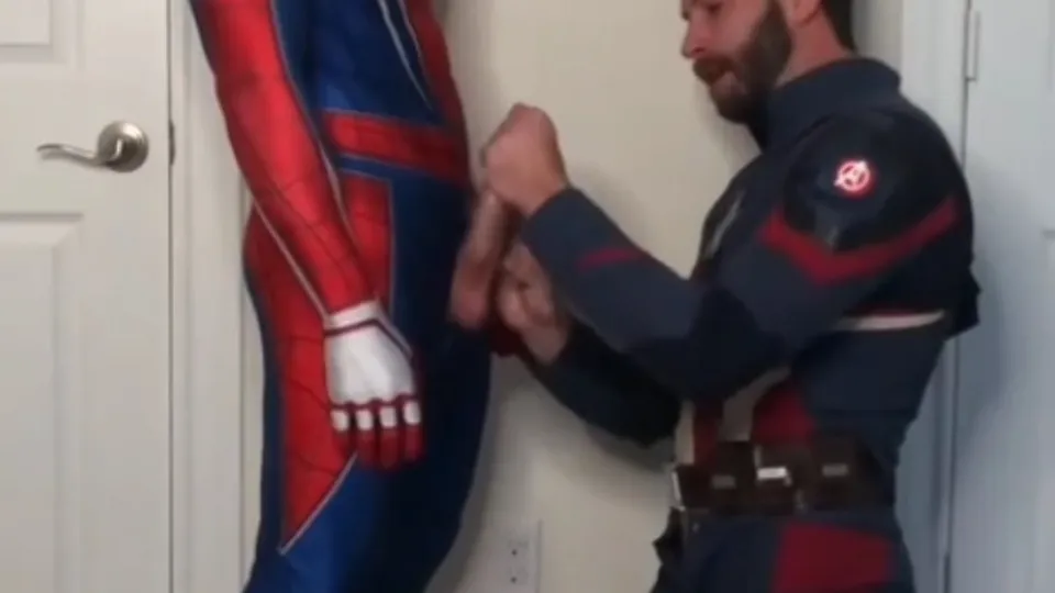 Spiderman vs Captain America - ThisVid.com