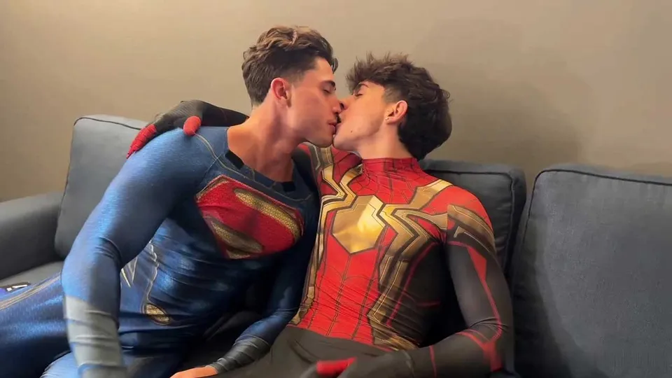 Spiderman Vs Superman - Samuele Cunto (sexysamu) & Ivan Il Terribile - Gay Porn Tube
