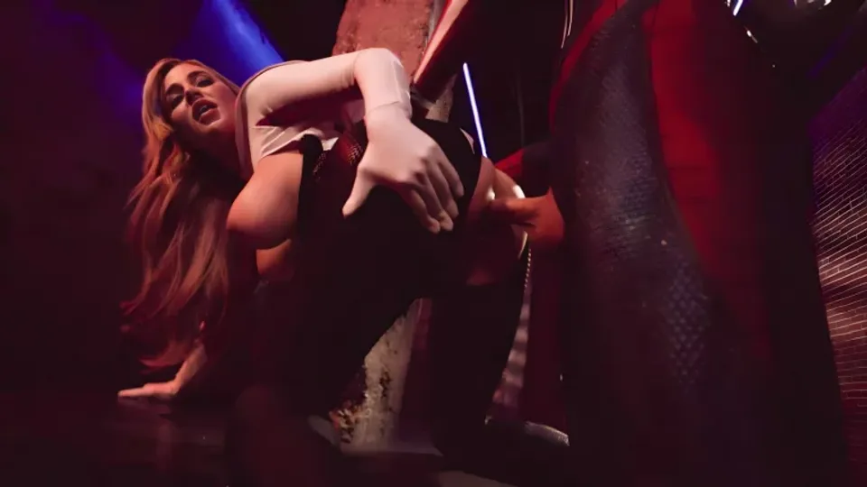 Spidey Has An Out Of This World Sexual Experience With SpiderGwen 
