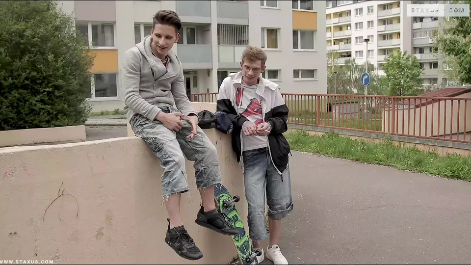 Aaron Shine & Aiden Borg: Bareback Twink Action