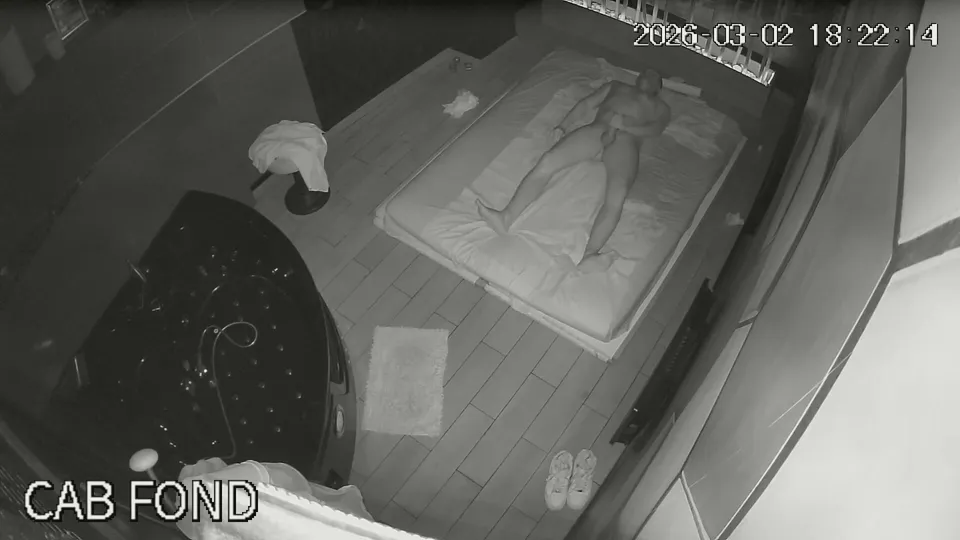 Spy -Arab Guy jerking off at the massage salon on ipcam - ThisVid.com