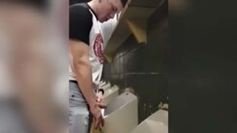 Twink Can't Pee with Audience