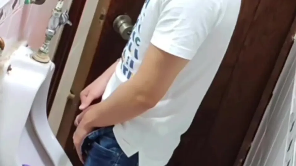 Spy brasileiros mijando - ThisVid.com