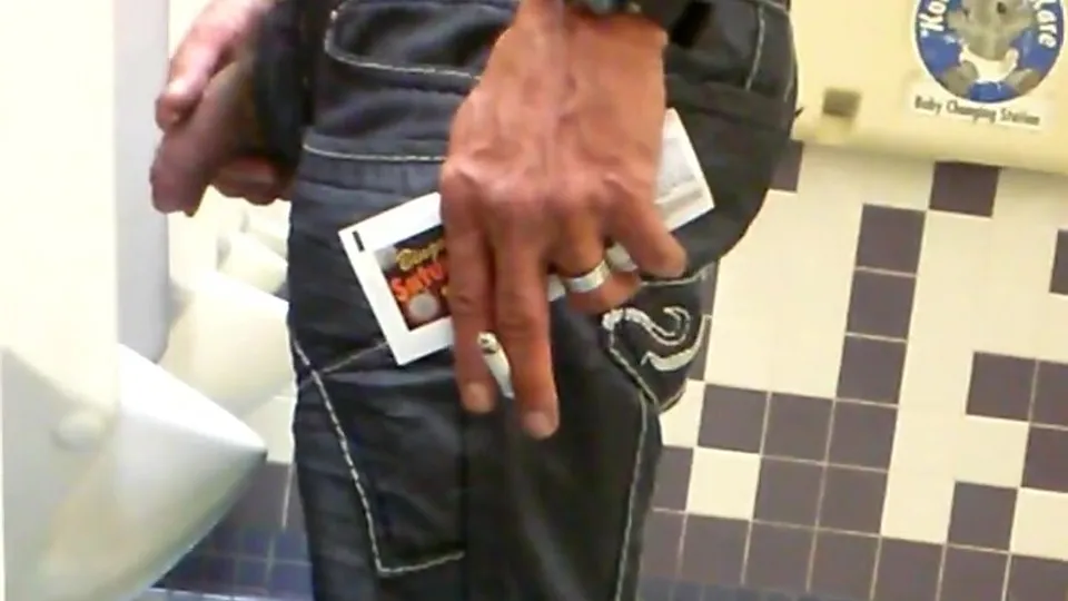 Spy Cam Hombre Daddy With Big Uncut Pinga - ThisVid.com