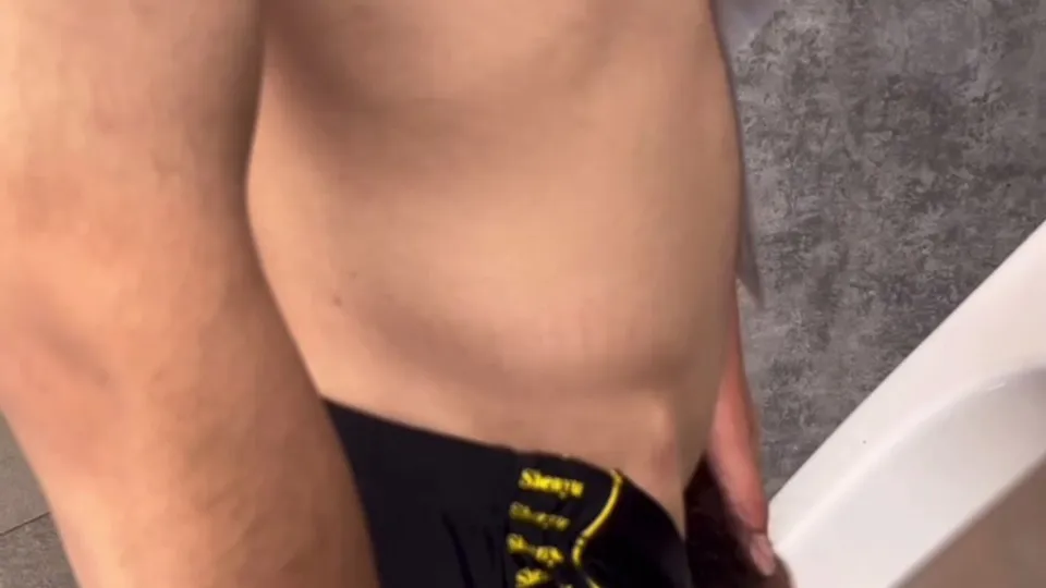 Spy cam piss - video 2 - ThisVid.com