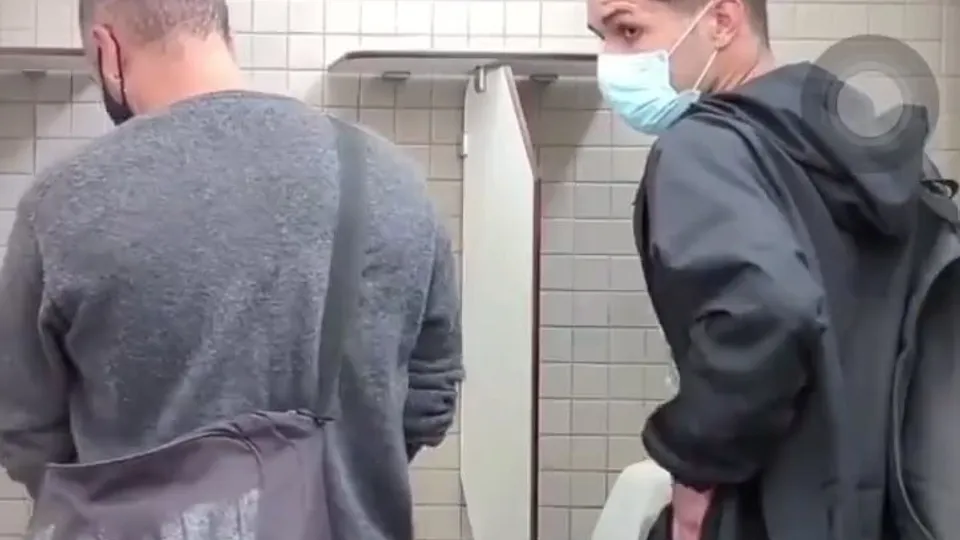 Spy cruising in public bathroom - ThisVid.com