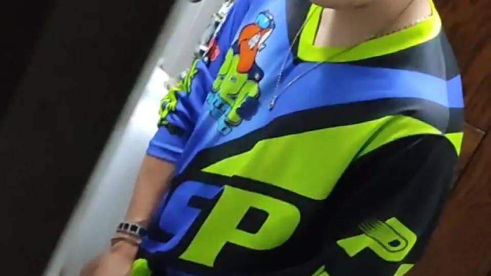 Spy guys / Spy pissing / hot guy - video 4 - ThisVid.com