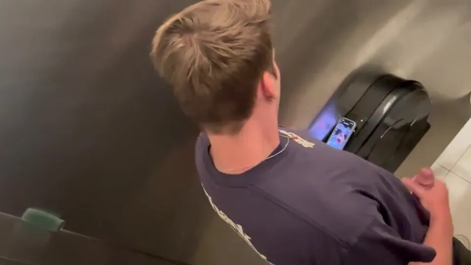 Spy handjob - video 2 - ThisVid.com