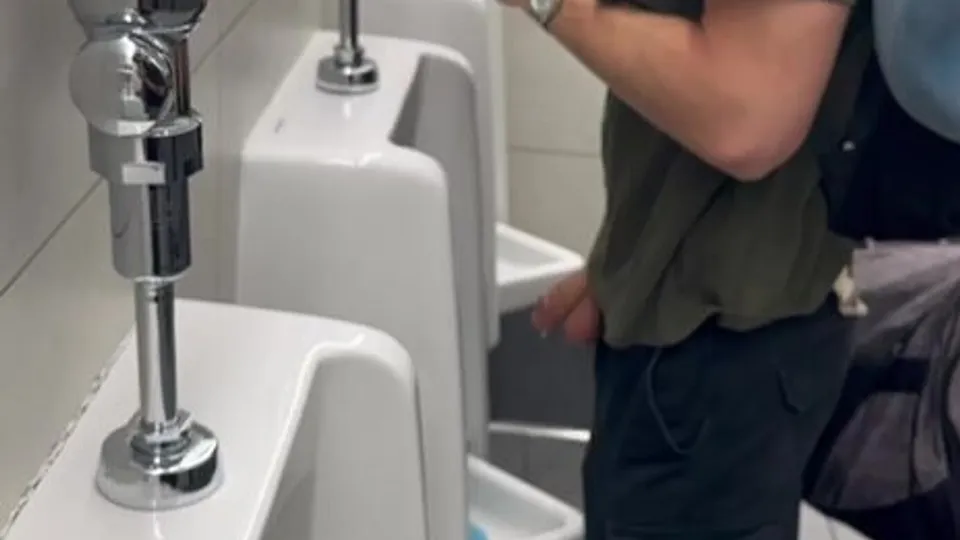 Spy hot guy peeing - ThisVid.com
