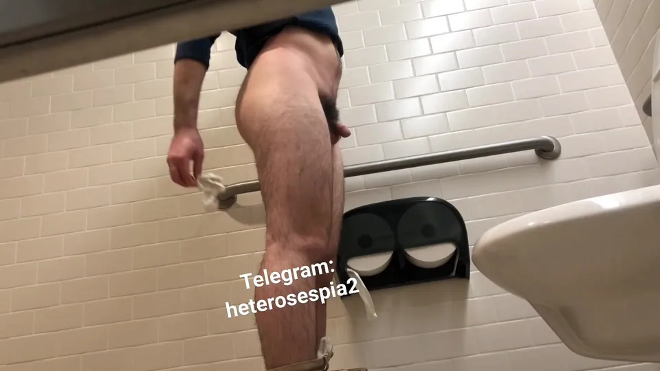 Spy piss amigo del trabajo - ThisVid.com