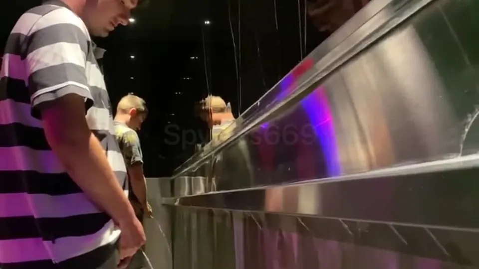 Sıvı Oyunu ve Voyeürizm