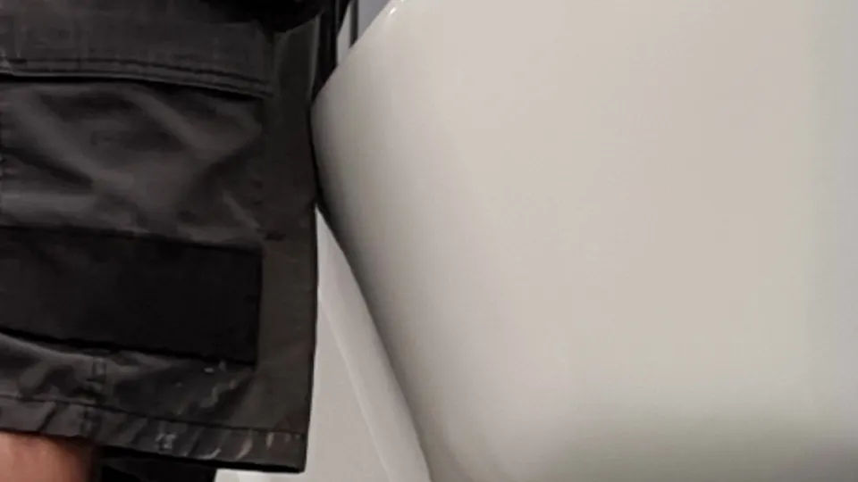 Spy piss tradesmen - video 6 - ThisVid.com
