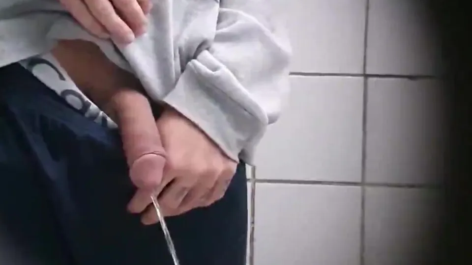 Spy piss - video 34 - ThisVid.com