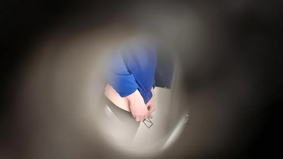 Spy piss - video 460 - ThisVid.com