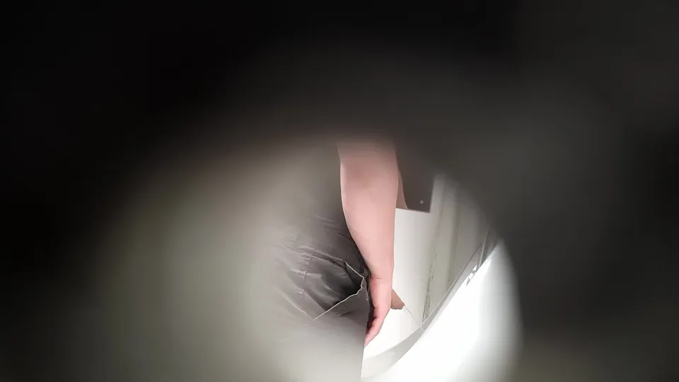 Spy piss - video 463 - ThisVid.com
