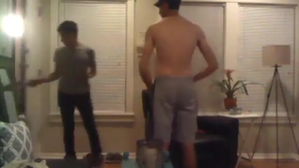 Spy Straight Guy Uses Gay Gay Craigslist Meet - ThisVid.com