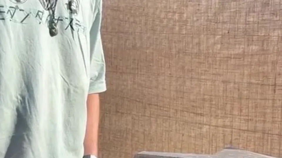 Spy urinal festival - ThisVid.com