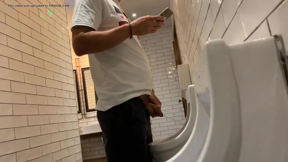Spy urinal - video 41 - ThisVid.com