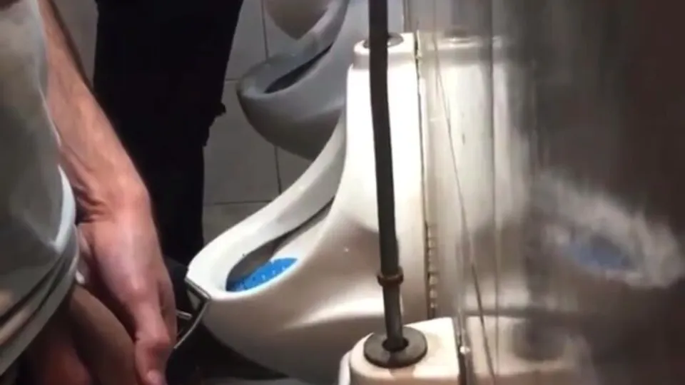 Spy Urinal - video 57 - ThisVid.com