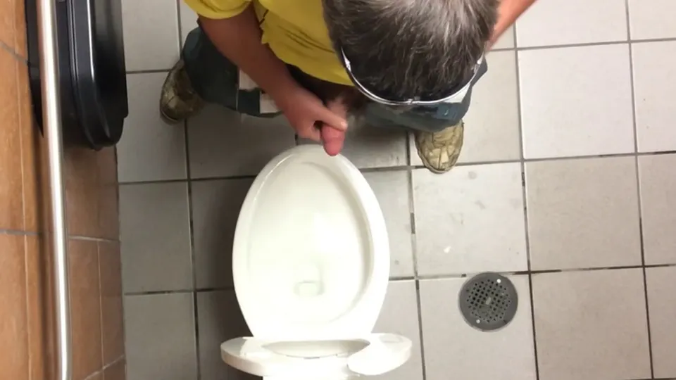 spy wc  — PornOne em português