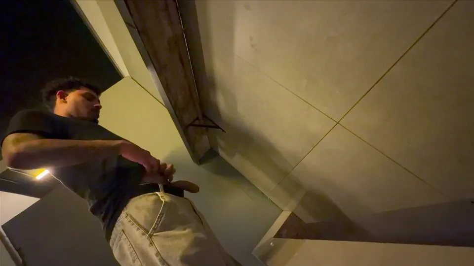 Gay Pee Show in Room 32