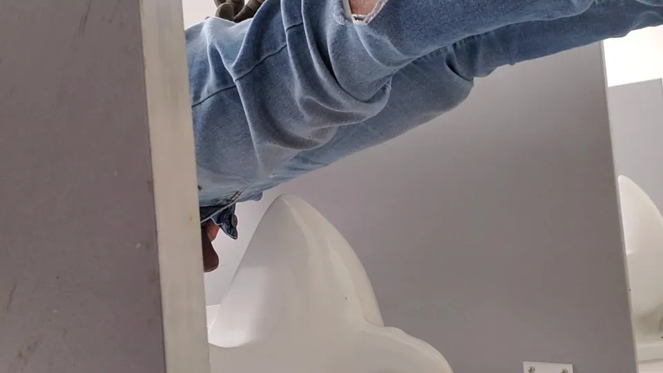 Spying co-worker 36 - ThisVid.com