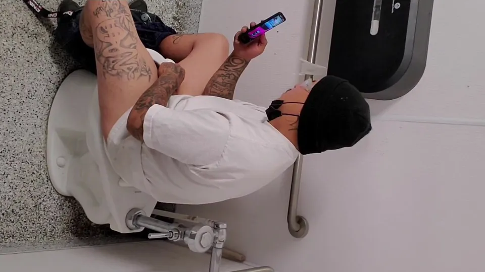 Spying co-worker 54 - ThisVid.com