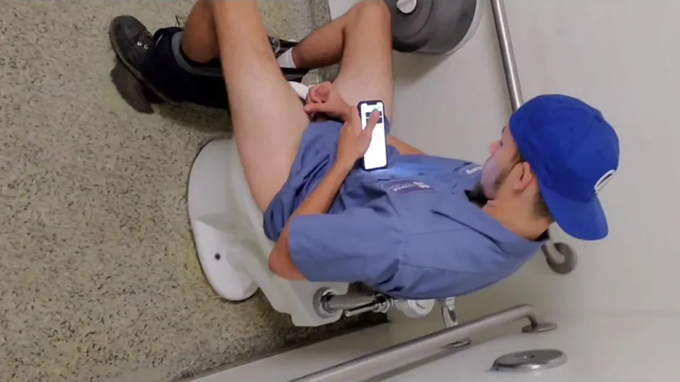 Spying co-worker 69 - ThisVid.com