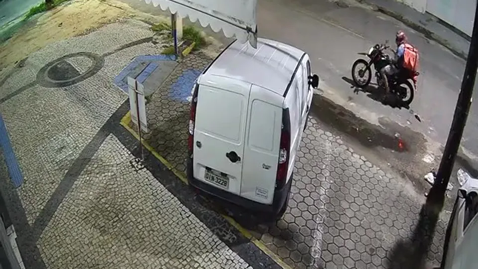 Spying on brazilian dude jerking in public - ThisVid.com