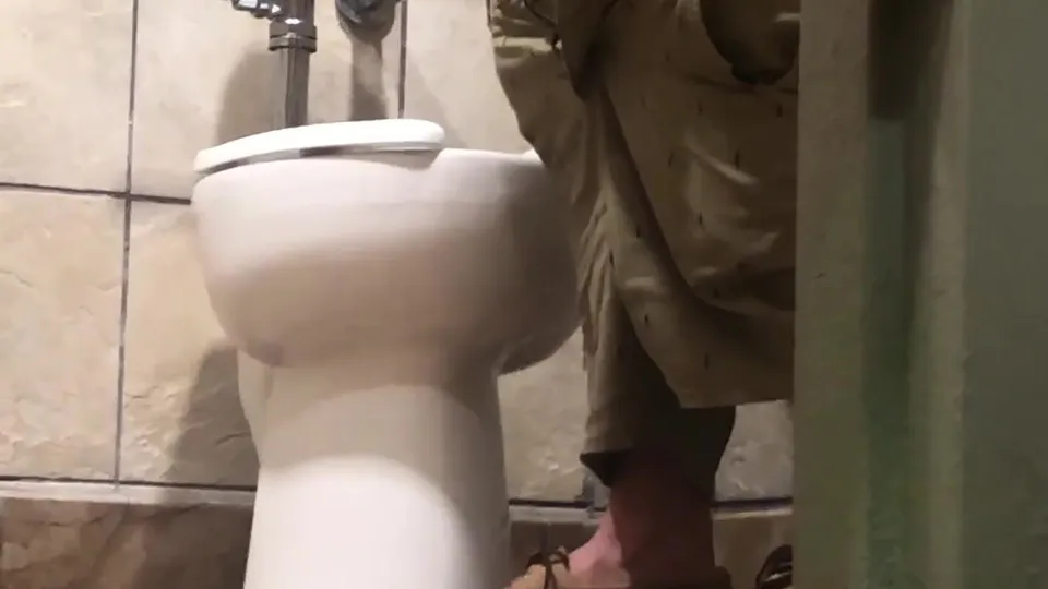 Spying on Guy Who Cums On The Floor - ThisVid.com