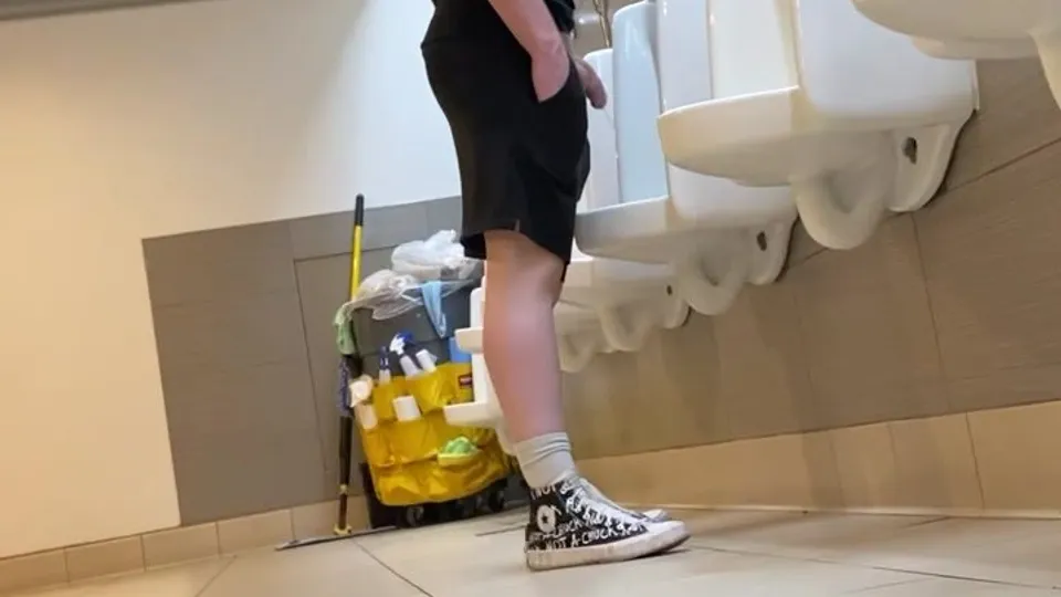 Spying on hung guy taking a piss at the urinal - ThisVid.com