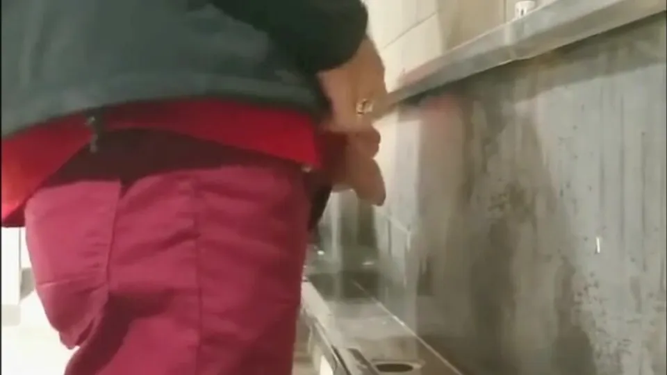 Stadium Urinal Spy II - ThisVid.com