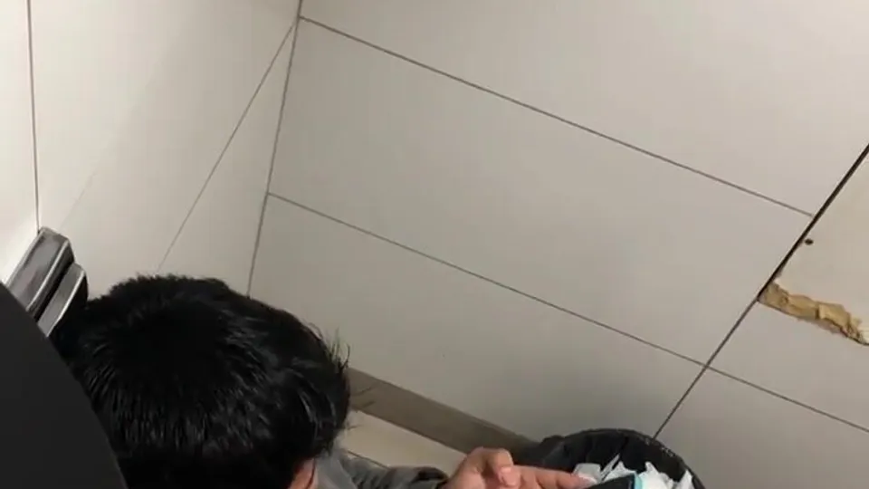 Stall Fapper 222 - ThisVid.com