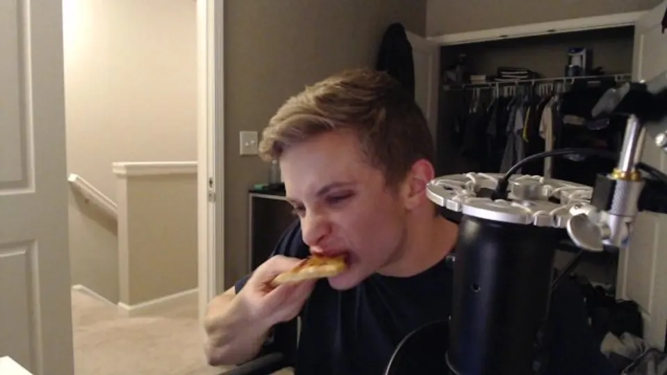 Stepbro's Pizza Treat After Stepsis' BJ