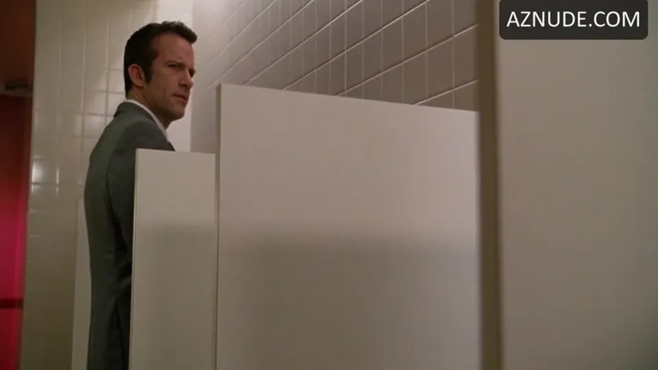 Stephen Amell Shirtless,Straight Scene in Hung
