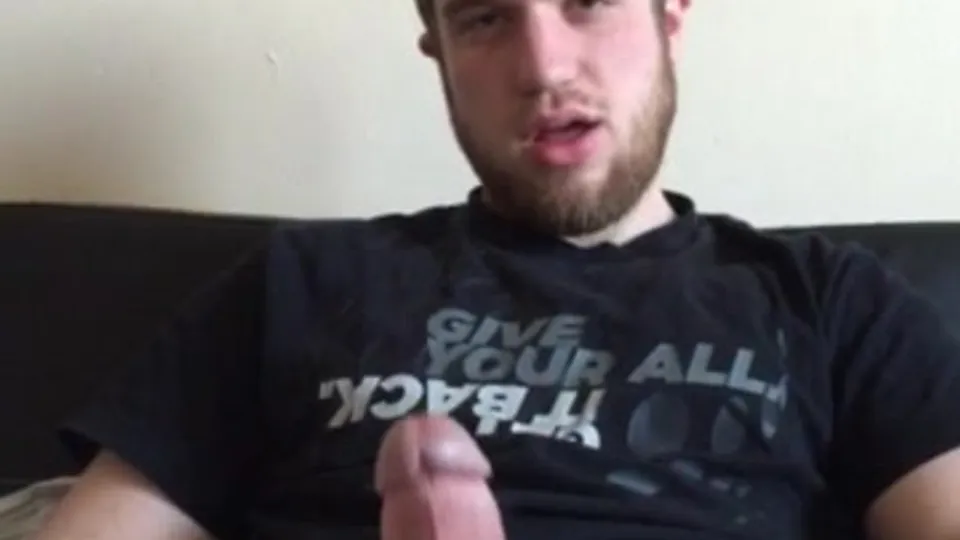 Stoner dude jerks his fat cock - ThisVid.com