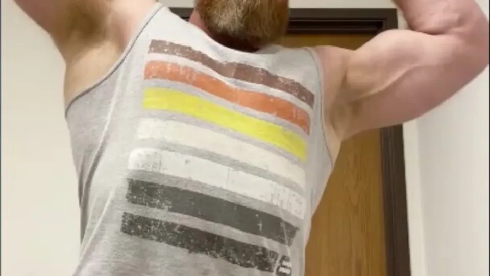Str8-acting powerlifter stuffs his muscle pussy - ThisVid.com