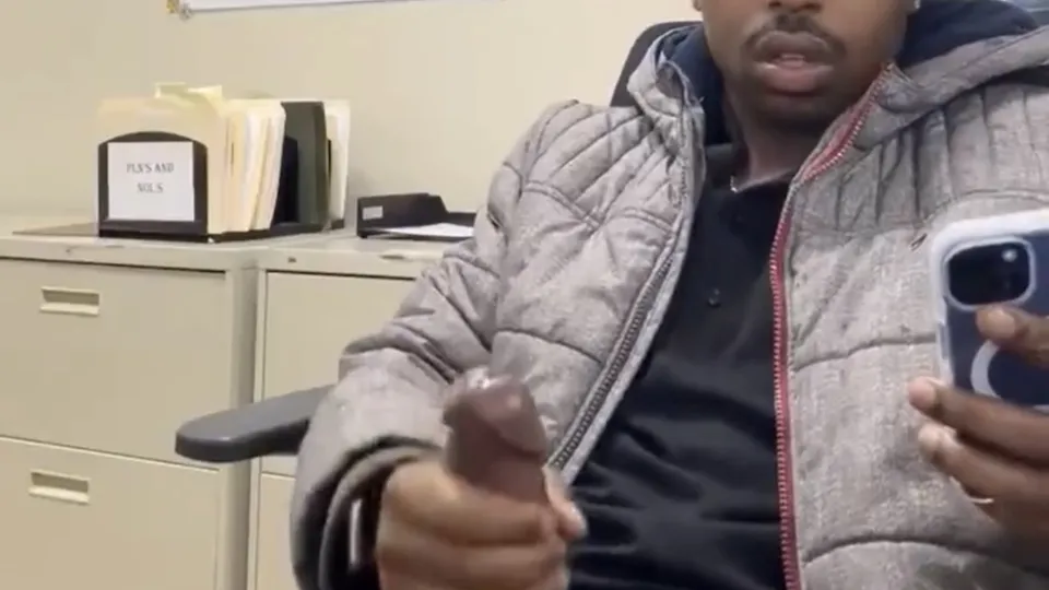 Str8 alpha cums *AT WORK* - ThisVid.com