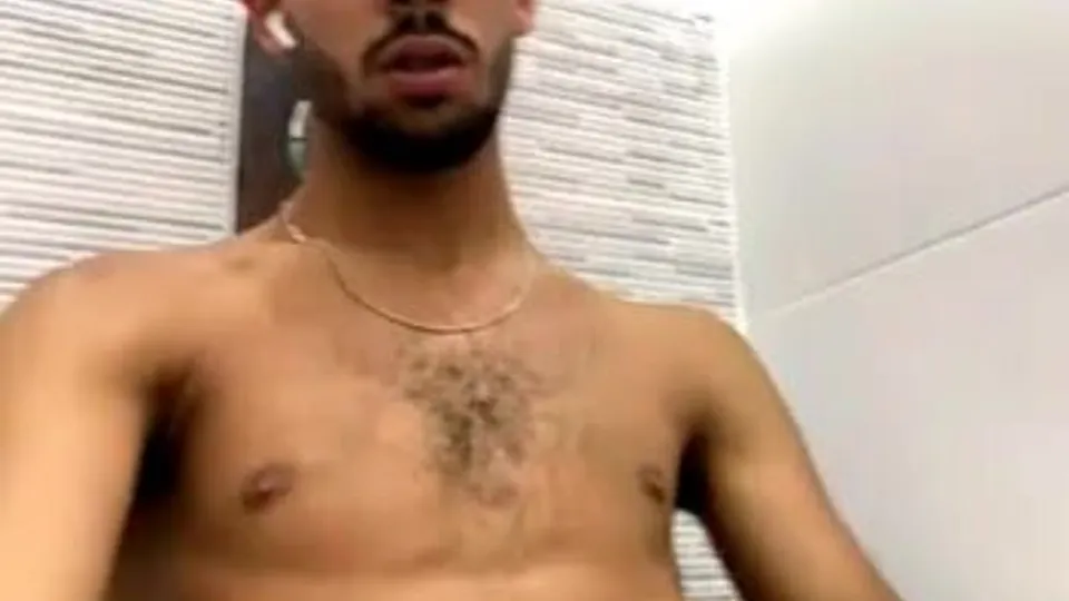 Str8 arab hottie cums for fake girl - ThisVid.com