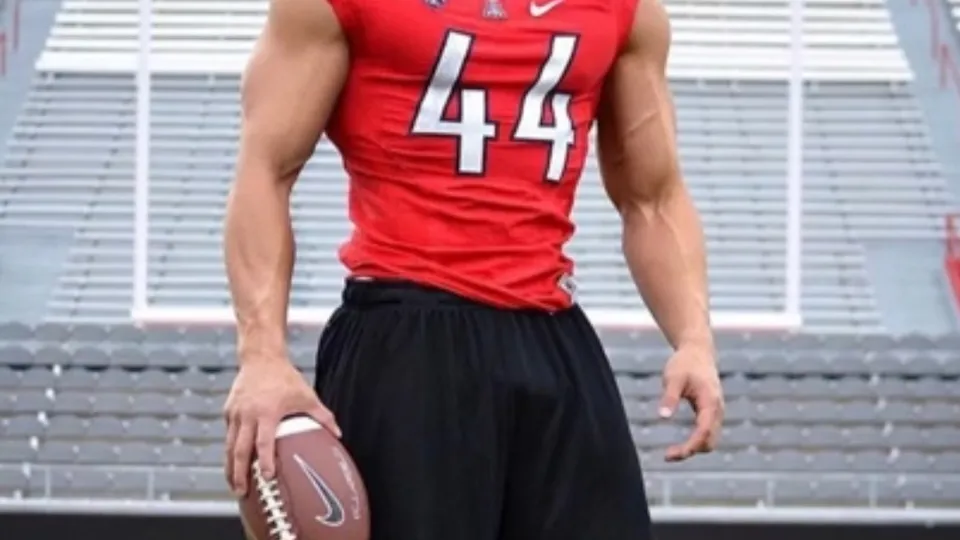 Str8 athlete model's side hustle - ThisVid.com